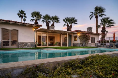Cielo Vista Retro Palm Springs Getaway House in Palm Springs