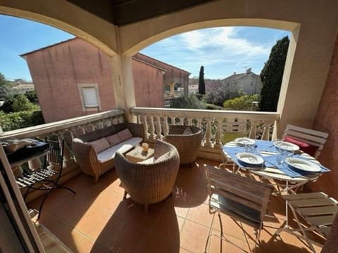 Patio, Day, Balcony/Terrace, Dining area