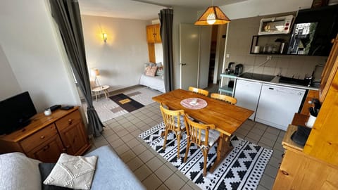 TV and multimedia, Kitchen or kitchenette, Dining area