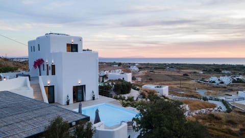 Property building, Natural landscape, Bird's eye view, Pool view, Sea view