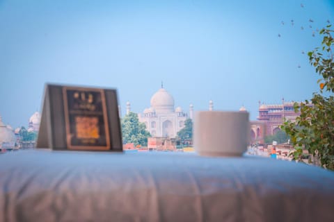 Restaurant/places to eat, Landmark view