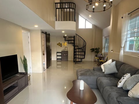 Communal lounge/ TV room, TV and multimedia, Living room, Seating area