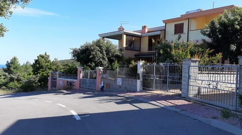 Neighbourhood, Street view