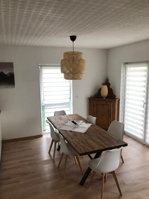 Seating area, Dining area