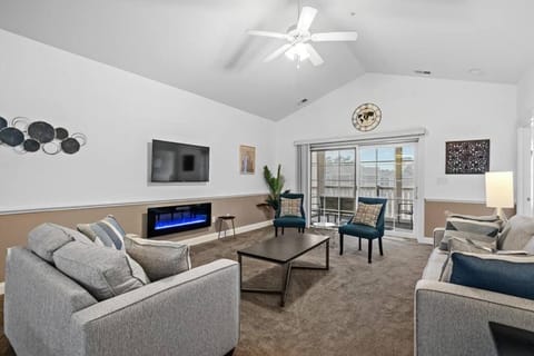 TV and multimedia, Living room, Seating area, fireplace
