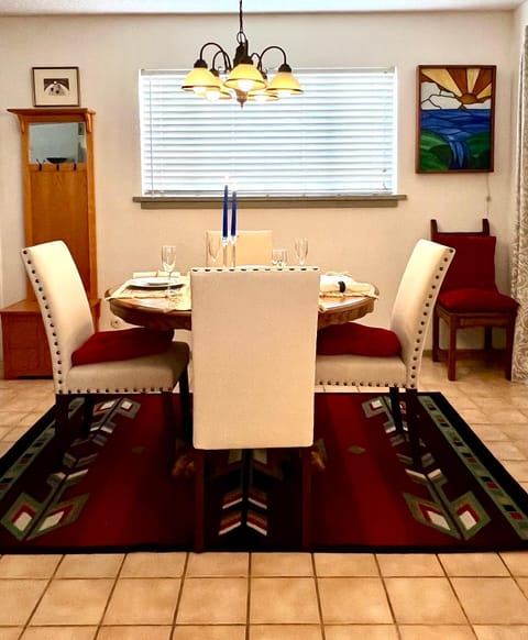 Seating area, Dining area