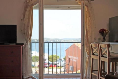 View (from property/room), Living room, City view, Sea view