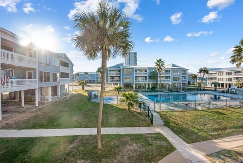 Sea Oats B105 by ALBVR - Pet Friendly - Balcony - Easy Beach Access! House in West Beach