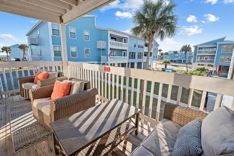 Sea Oats B105 by ALBVR - Pet Friendly - Balcony - Easy Beach Access! House in West Beach