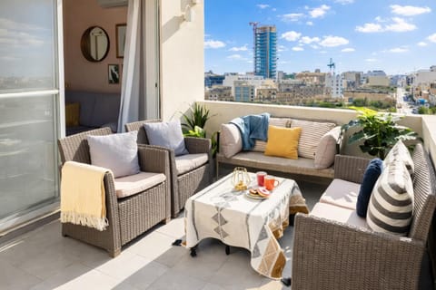 View (from property/room), View (from property/room), Balcony/Terrace, Balcony/Terrace, Seating area, City view, City view