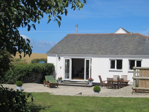 Property building, Patio, Garden