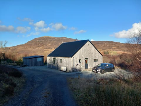 Property building, Day, Natural landscape, Mountain view, Parking