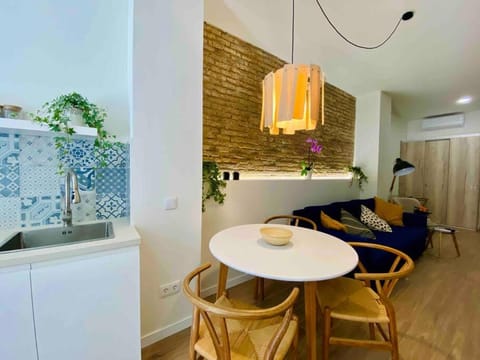 Studio chic avec terrasse, lumineux et calme 2 Apartment in Valencia