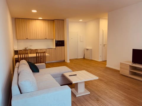 TV and multimedia, Kitchen or kitchenette, Living room, Seating area, Dining area