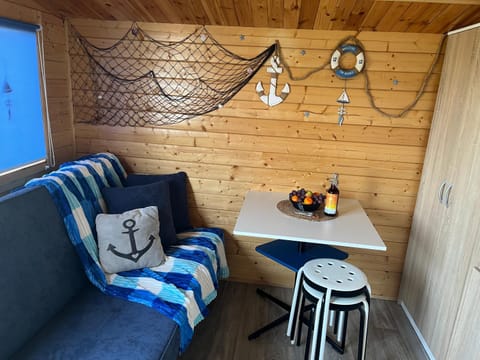 Swojskie Chatki - Marynarska Chatka House in Pomeranian Voivodeship