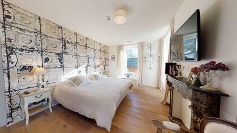 Bathroom, Balcony/Terrace, Garden view