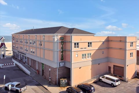 Oceanfront Villa 3 (105) Boardwalk Oceanfront Apartment in Ocean City