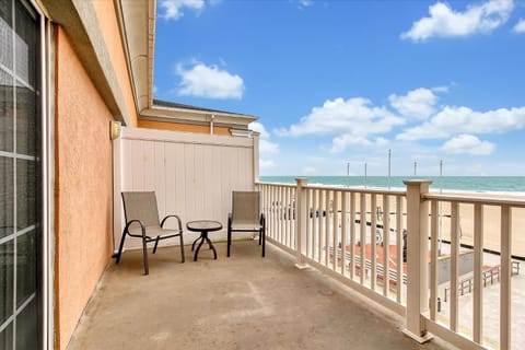 Oceanfront Villa 4(109) Boardwalk Oceanfront Apartment in Ocean City