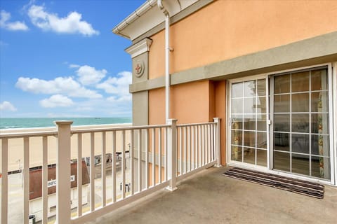 Oceanfront Villa 4(109) Boardwalk Oceanfront Apartment in Ocean City