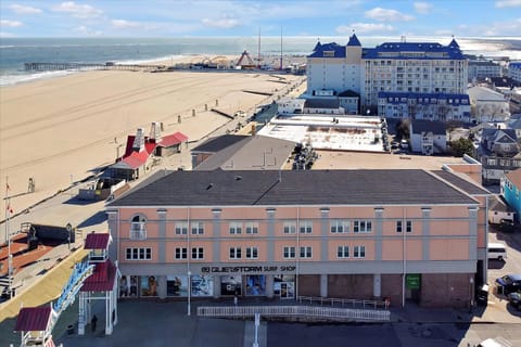Oceanfront Villa 4(109) Boardwalk Oceanfront Apartment in Ocean City