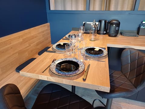 Coffee/tea facilities, Dining area