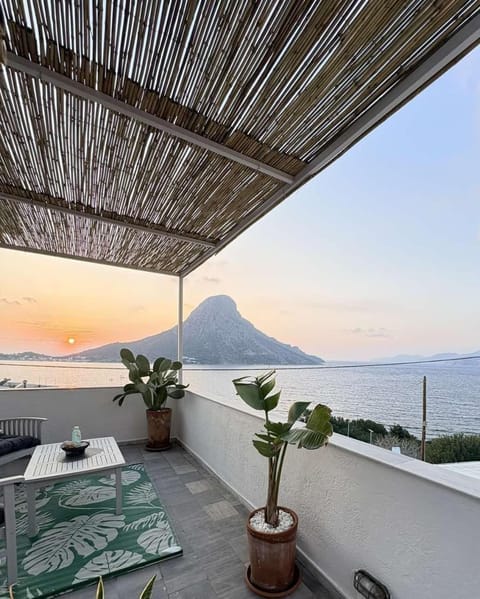 Mountain view, Sea view