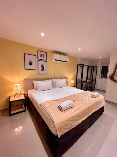 Bed, Photo of the whole room, Bedroom, air conditioner