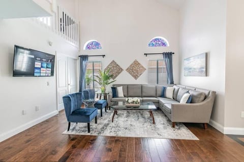 (HGR) Poolside Paradise: Vacation retreat. (Heated Pool) House in Town N Country