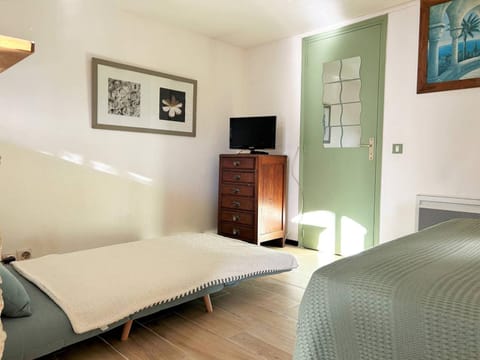 Studio 2 couchages avec jardin à Bormes-les-Mimosas - FR-1-251-583 Apartment in Le Lavandou