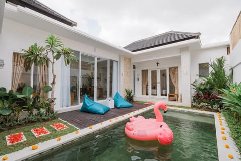 Swimming pool, Swimming pool