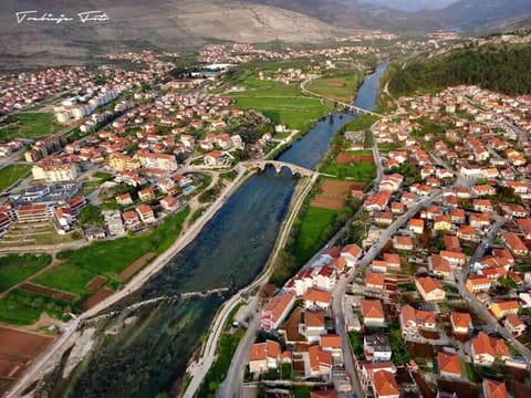 Neighbourhood, Natural landscape