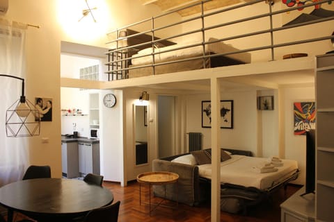 Bed, Kitchen or kitchenette, Living room, Seating area, Dining area, Bedroom