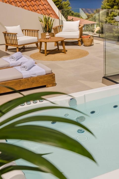 Hot Tub, sunbed