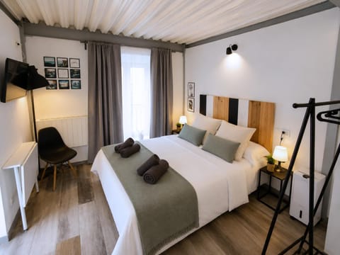 Bed, Photo of the whole room