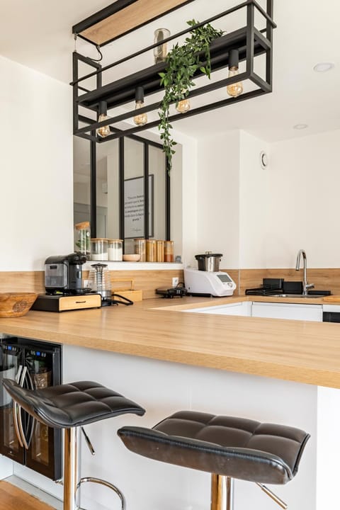 Coffee/tea facilities, Lounge or bar, Dining area, minibar