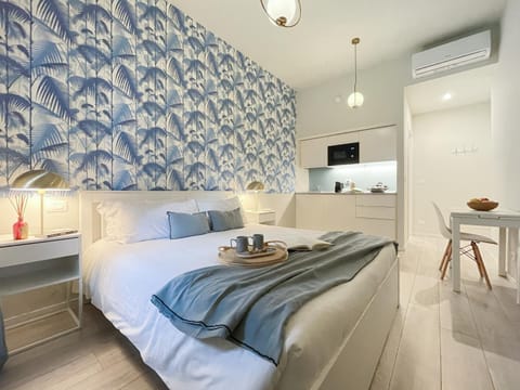 Bed, Photo of the whole room, Bedroom, air conditioner