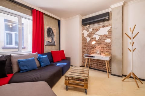 Living room, Seating area, Dining area, air conditioner