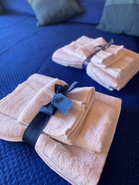 Bed, Photo of the whole room, Bedroom, towels