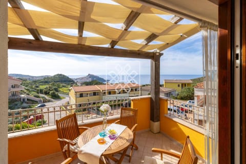 Patio, Natural landscape, View (from property/room), Balcony/Terrace, Seating area, Dining area, Sea view