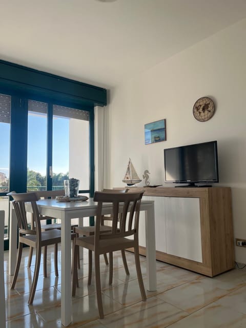 Communal lounge/ TV room, Dining area