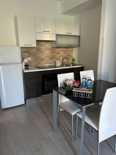 Coffee/tea facilities, Kitchen or kitchenette, Living room, pet friendly, stove