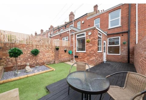 Modern home near the hopsital House in Exeter