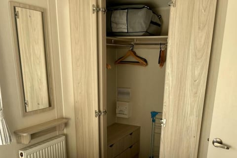 2 Bedrooms Sleeps 6 Fast WiFi Pet Friendly Chalet in England