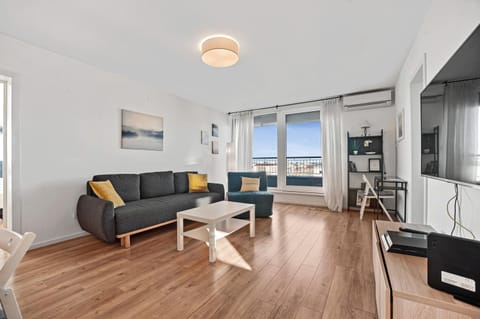 TV and multimedia, Living room, Seating area, City view