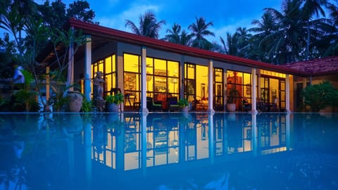 Night, Pool view