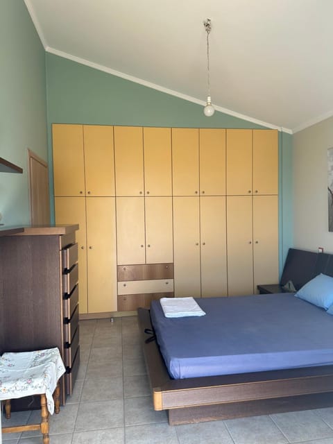Bed, Photo of the whole room, Bedroom, wardrobe