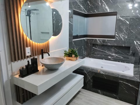 Hot Tub, Bathroom, Photo of the whole room