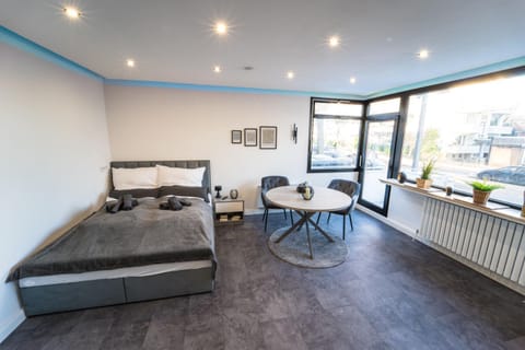 Bed, Living room, Photo of the whole room, Seating area, Bedroom