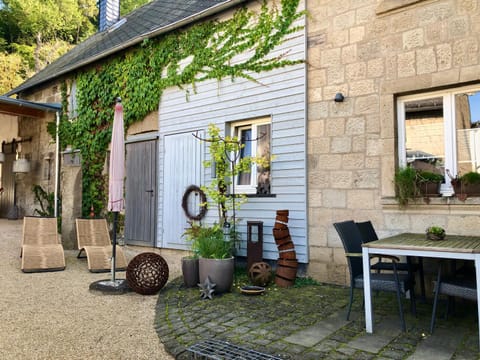 Property building, Patio, Day