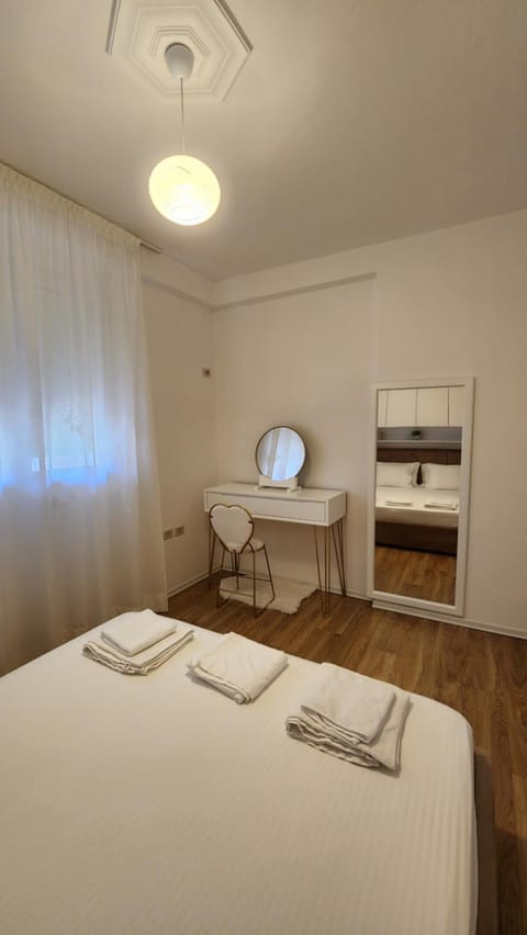 Bed, Photo of the whole room, Bedroom, hair dresser, towels